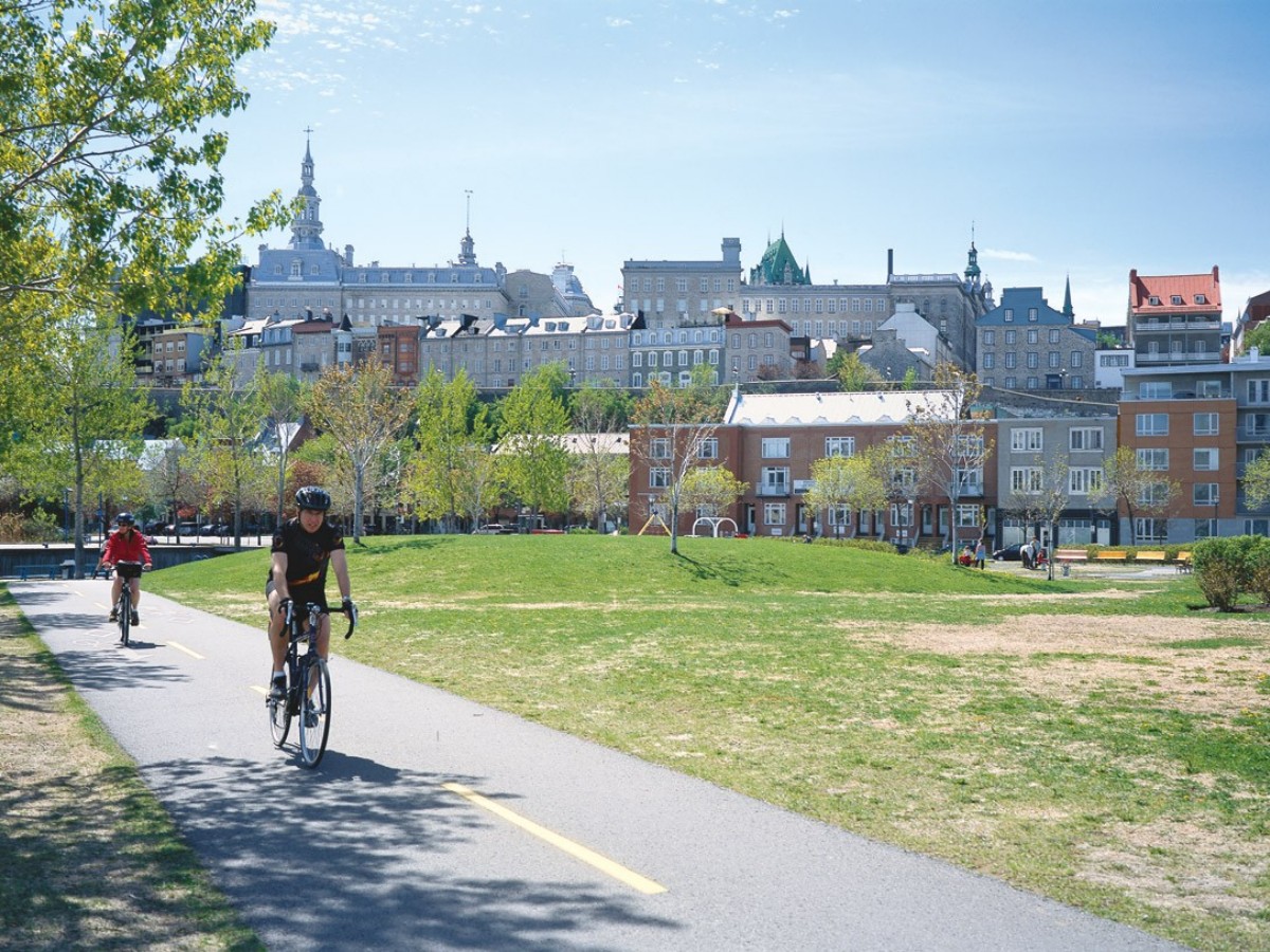 Vélo sur la piste cyclable